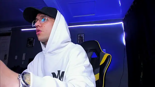 Snapshot of alexgiraldo__ chatting on October 30, 10:16 am alexgiraldo online show from October 30, 10:16 am