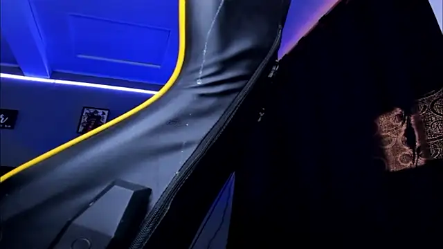 Snapshot of alexgiraldo__ chatting on October 12, 9:09 pm alexgiraldo online show from October 12, 9:09 pm