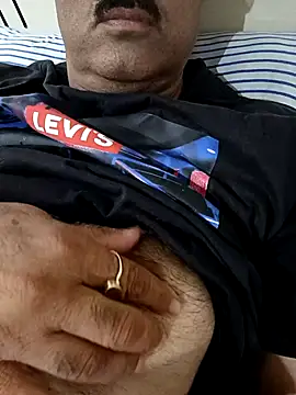 Snapshot of moonflower25 chatting on October 25, 2:19 pm moonflower25 online show from October 25, 2:19 pm