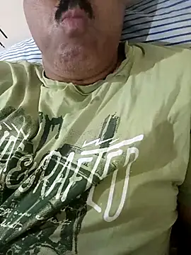 Snapshot of moonflower25 chatting on November 1, 1:42 am moonflower25 online show from November 1, 1:42 am