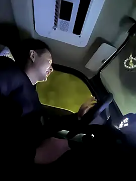 huanhuanaaaaa online show from April 22, 1:05 pm