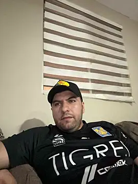 raulgzz4 online show from March 23, 3:34 am