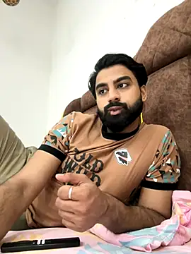 Snapshot of hottestboy03 chatting on October 31, 5:31 am hottestboy03 online show from October 31, 5:31 am