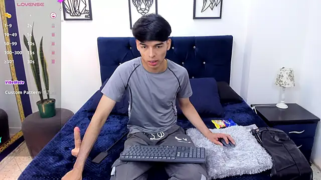 Snapshot of OnlyJos chatting on October 24, 8:10 pm OnlyJos online show from October 24, 8:10 pm