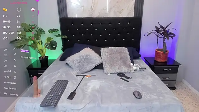 Snapshot of OnlyJos chatting on October 25, 8:10 pm OnlyJos online show from October 25, 8:10 pm