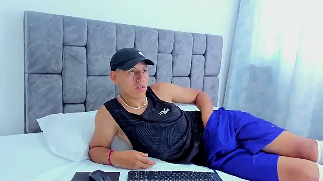 Felipe Gonzales online show from October 7, 7:40 pm
