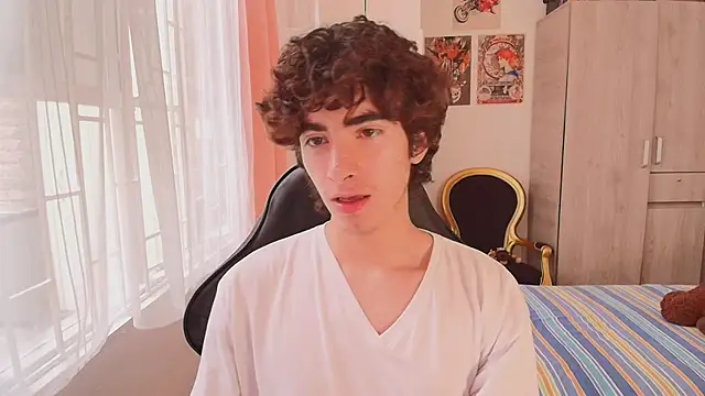 Nude Boy18 online show from October 17, 9:08 pm