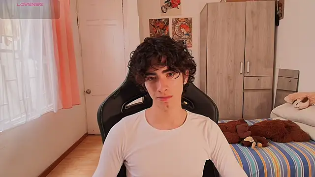 Nude Boy18 online show from May 5, 6:52 pm