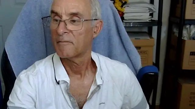 funone1999 online show from April 6, 10:21 pm