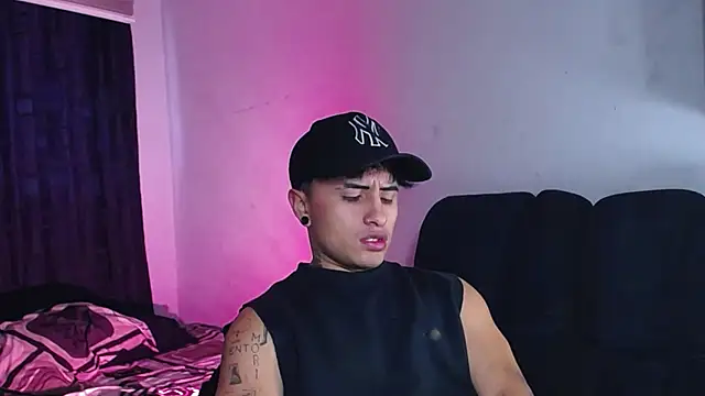 Snapshot of boylatin_7 chatting on October 7, 4:22 pm boylatin 7 online show from October 7, 4:22 pm