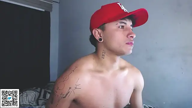 Snapshot of boylatin_7 chatting on September 22, 8:25 am boylatin 7 online show from September 22, 8:25 am
