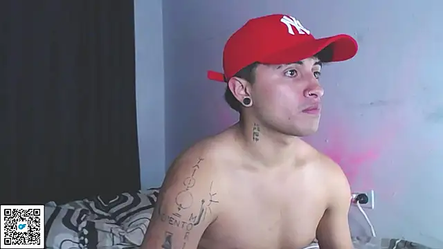Snapshot of boylatin_7 chatting on September 23, 8:35 am boylatin 7 online show from September 23, 8:35 am