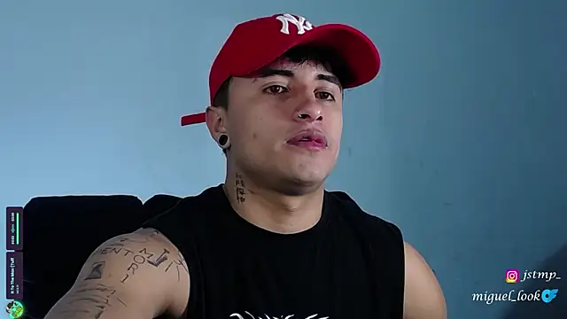 Snapshot of boylatin_7 chatting on October 11, 7:18 pm boylatin 7 online show from October 11, 7:18 pm