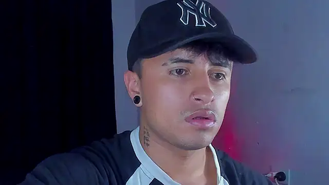Snapshot of boylatin_7 chatting on September 16, 7:53 am boylatin 7 online show from September 16, 7:53 am