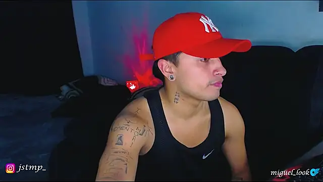 Snapshot of boylatin_7 chatting on October 3, 5:34 am boylatin 7 online show from October 3, 5:34 am