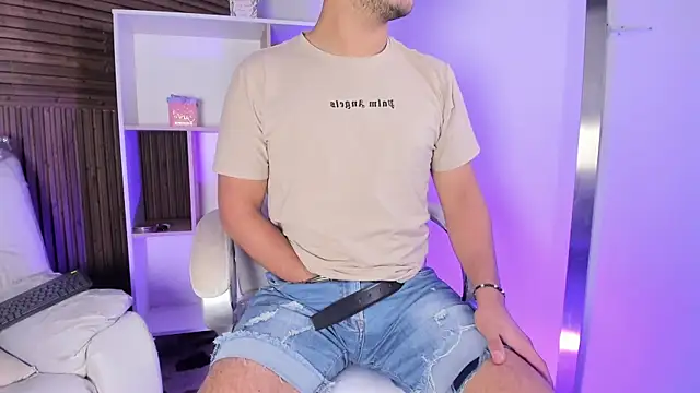 Snapshot of Axel_grey_ chatting on October 28, 1:24 pm Axel grey online show from October 28, 1:24 pm