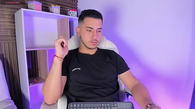 Snapshot of Axel_grey_ chatting on October 18, 2:11 pm Axel grey online show from October 18, 2:11 pm