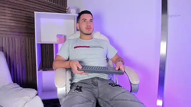 Snapshot of Axel_grey_ chatting on October 25, 12:51 pm Axel grey online show from October 25, 12:51 pm