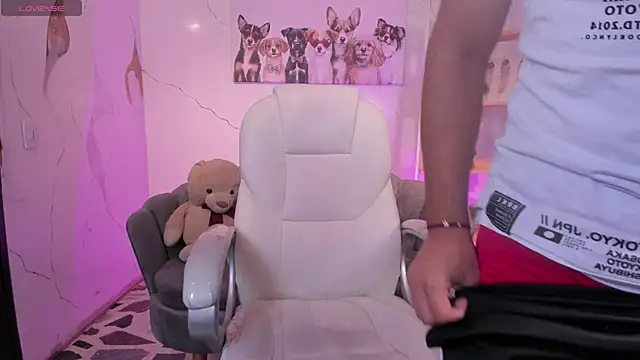 Snapshot of Axel_grey_ chatting on November 1, 12:42 pm Axel grey online show from November 1, 12:42 pm