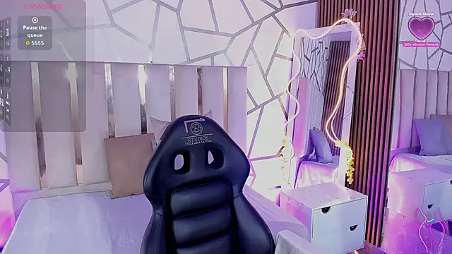 CYRUS TAY online show from April 30, 12:23 pm