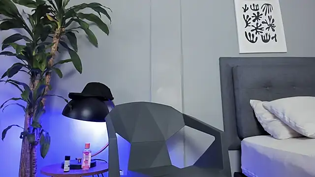 Tylerffoxx online show from April 30, 9:08 pm