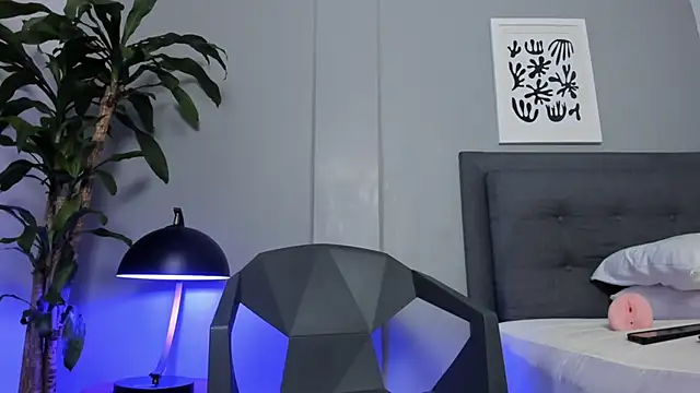 Tylerffoxx online show from May 21, 10:25 pm