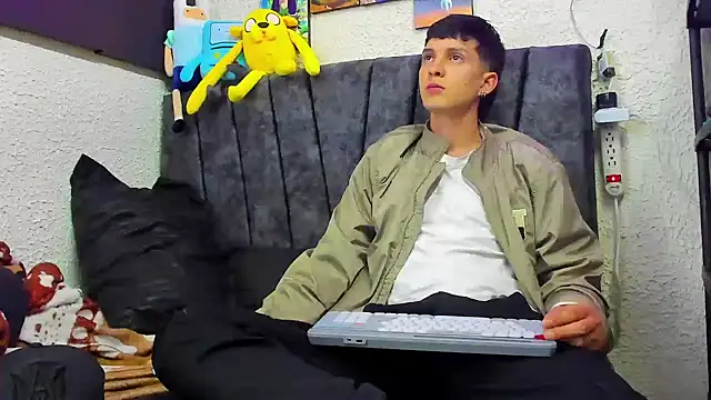 Jheampiiero online show from June 5, 8:47 pm