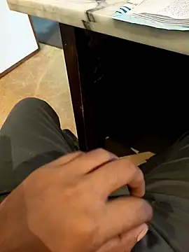 Snapshot of hotboy43339 chatting on October 19, 1:43 am hotboy43339 online show from October 19, 1:43 am