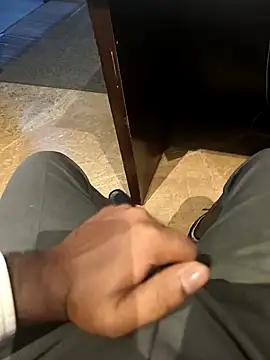 Snapshot of hotboy43339 chatting on November 2, 2:27 am hotboy43339 online show from November 2, 2:27 am