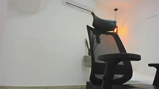 Snapshot of damian_bull chatting on November 1, 8:35 pm damian bull online show from November 1, 8:35 pm