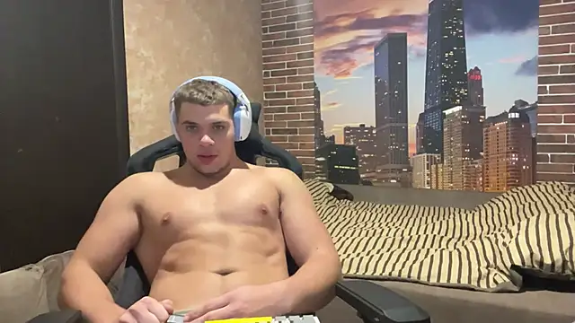 Snapshot of MusclePhantom chatting on October 24, 8:43 pm MusclePhantom online show from October 24, 8:43 pm