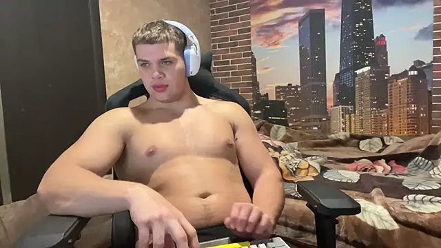 Snapshot of MusclePhantom chatting on October 31, 9:29 pm MusclePhantom online show from October 31, 9:29 pm