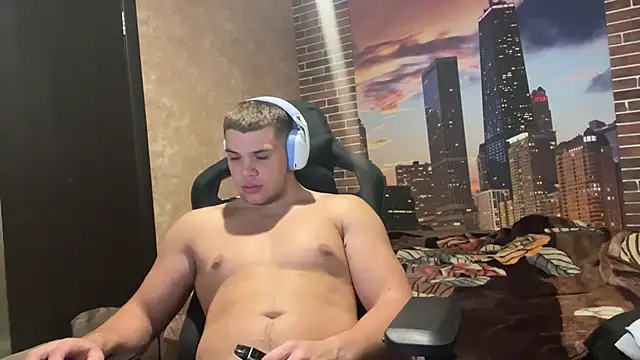 Snapshot of MusclePhantom chatting on October 19, 8:01 pm MusclePhantom online show from October 19, 8:01 pm