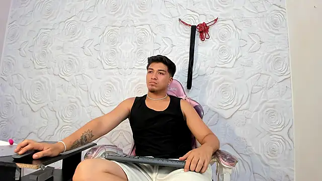 Snapshot of juanmechanic_ chatting on September 30, 8:34 pm juanmechanic online show from September 30, 8:34 pm
