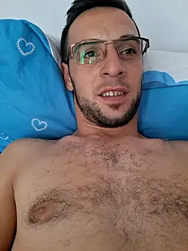 Necunoscutul001 online show from October 6, 12:43 pm