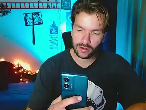 Snapshot of cortelioni_massimo_ chatting on October 7, 12:59 am cortelioni massimo online show from October 7, 12:59 am