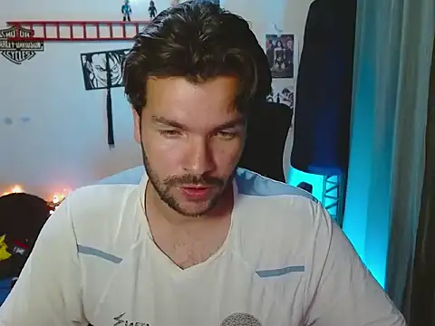 Snapshot of cortelioni_massimo_ chatting on October 2, 1:09 am cortelioni massimo online show from October 2, 1:09 am