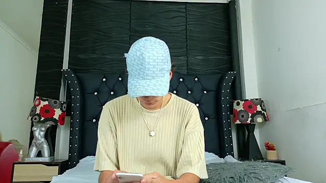 AxelWolfe online show from September 22, 7:02 pm