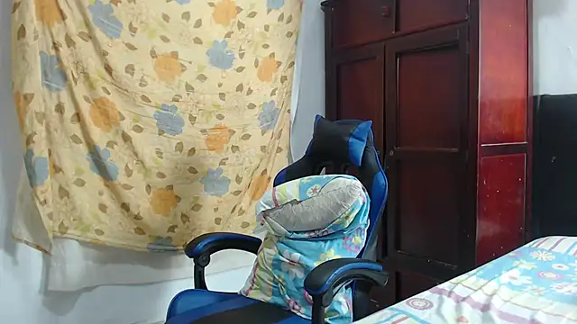 alice julls online show from June 12, 6:27 pm
