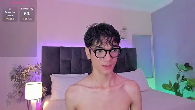 Phillicious   online show from December 14, 12:17 am