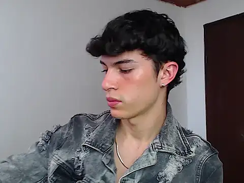 Snapshot of john_vichenso chatting on September 25, 9:24 pm john vichenso online show from September 25, 9:24 pm