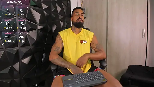 OstinDaniels online show from September 19, 11:04 pm
