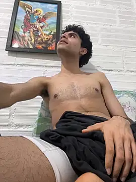 Snapshot of Axel-Mejia chatting on October 28, 2:58 am Axel-Mejia online show from October 28, 2:58 am