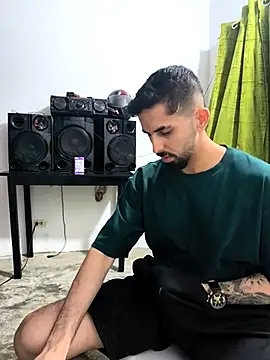 Snapshot of giannis090 chatting on October 23, 4:05 am giannis090 online show from October 23, 4:05 am