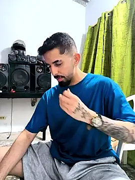 Snapshot of giannis090 chatting on October 22, 3:54 am giannis090 online show from October 22, 3:54 am