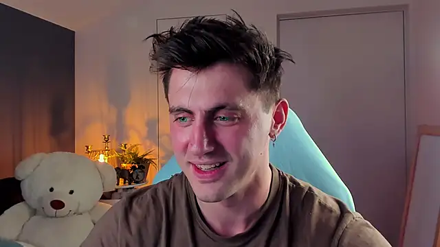 Snapshot of Oscar_Miller_ chatting on October 23, 9:07 pm Oscar Miller  online show from October 23, 9:07 pm