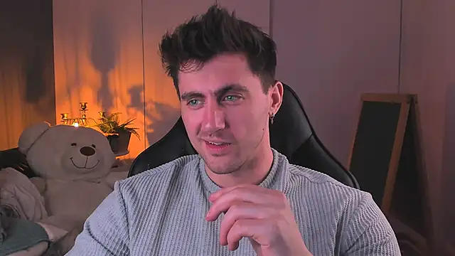 Snapshot of Oscar_Miller_ chatting on October 29, 9:29 pm Oscar Miller  online show from October 29, 9:29 pm