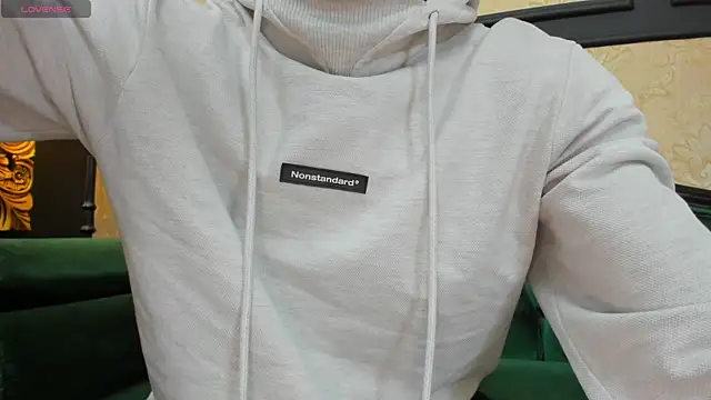 AlessandroKiing online show from April 17, 10:56 pm