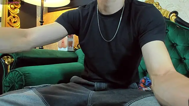 AlessandroKiing online show from March 31, 9:16 pm