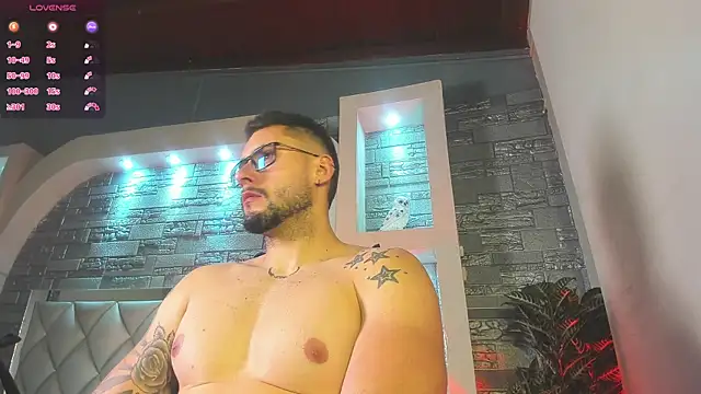 Snapshot of dominic_de_luca chatting on October 15, 5:15 am dominic de luca online show from October 15, 5:15 am